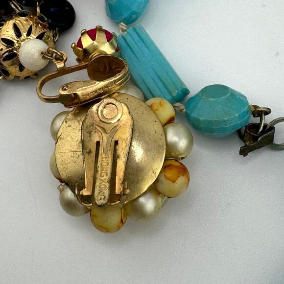 Vintage Signed Hong Kong Mixed Jewelry Lot Cluster Clip Ons And Necklace - Picture 4 of 7